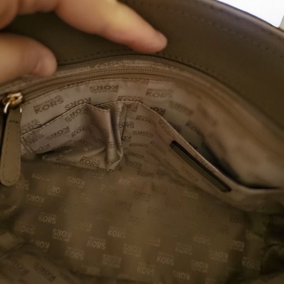 Michael Kors Used Tan Handbag - Picture 12 of 13